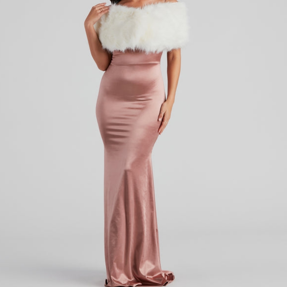 The Perfect Evening Gown Accessory - Picture 3 of 5